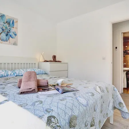 Sea Breeze, Near The Sea, Pool, Parking, Tennis Apartmán *