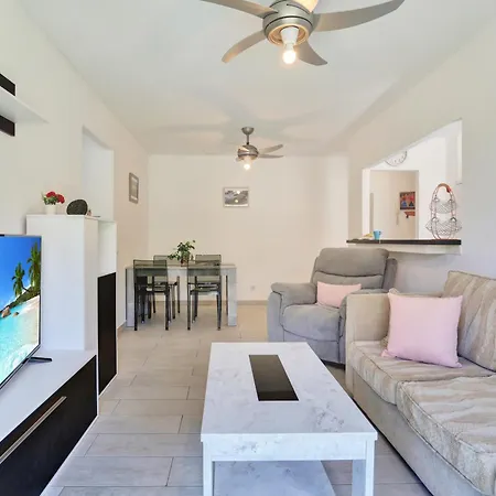 Sea Breeze, Near The Sea, Pool, Parking, Tennis Apartmán *
