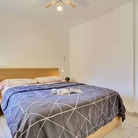 Sea Breeze, Near The Sea, Pool, Parking, Tennis Apartment
